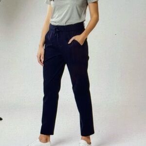 Lululemon On The Fly Woven Travel Work Capris Ankle 24" Pants Crop Navy Blue 10